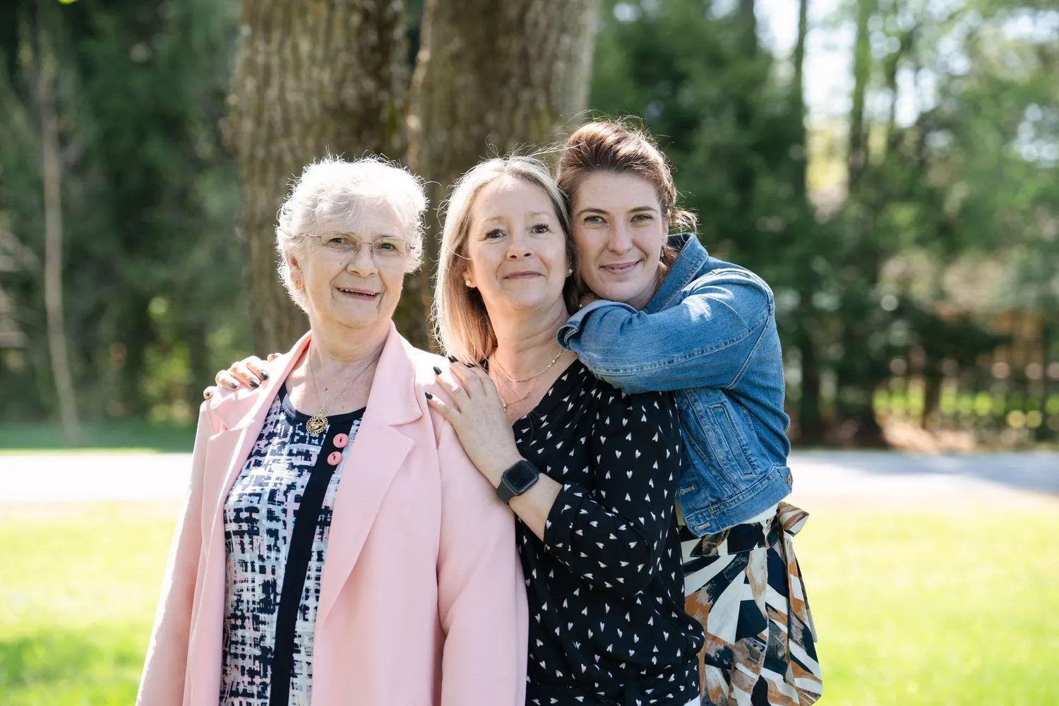 Trois générations de femmes lors d’un portrait de famille